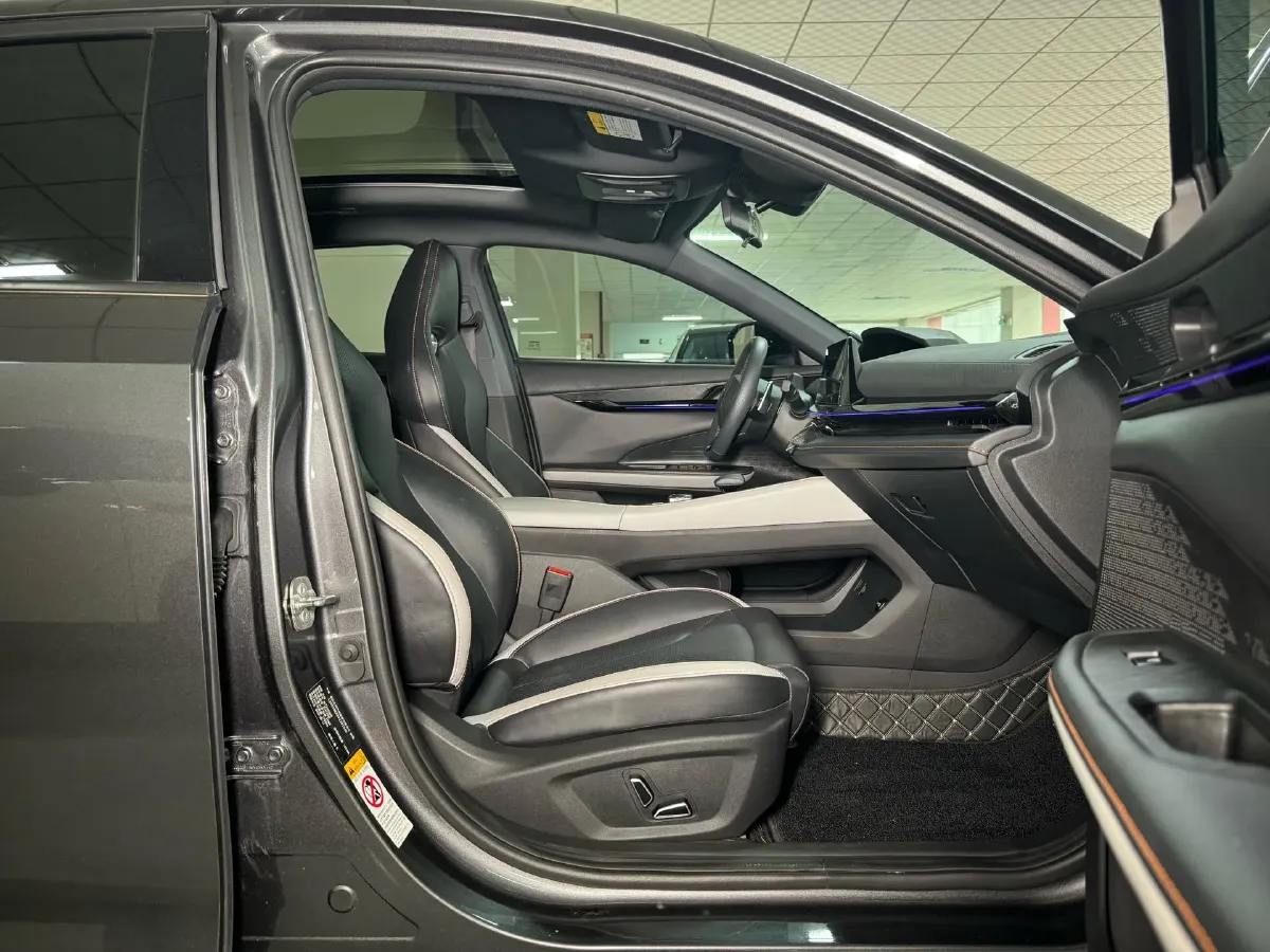 2023 ChangAn UNI-V 1.5T 188HP L4 7DCT,autocango,china used car exporter,china ev exporter,chinese used car exporter,chinese used ev exporter