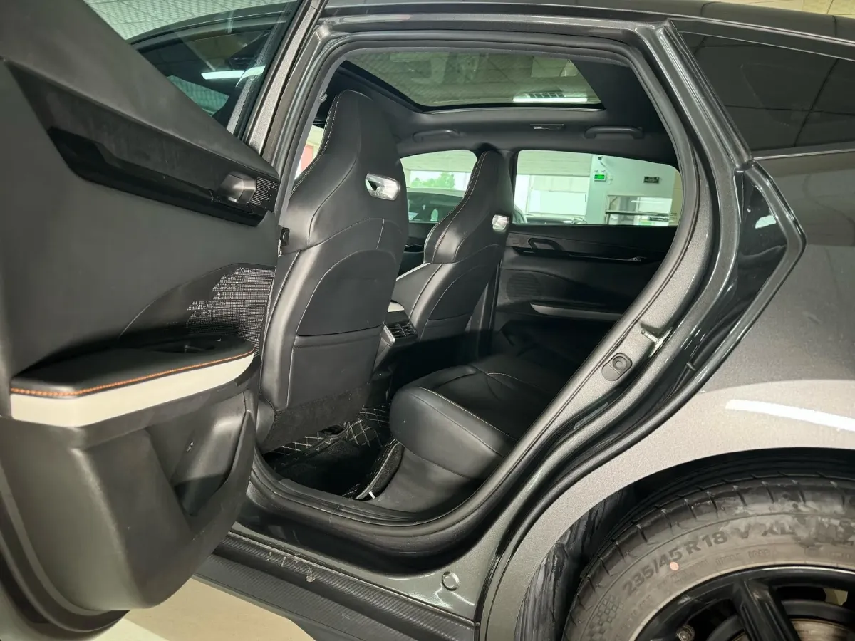2023 ChangAn UNI-V 1.5T 188HP L4 7DCT,autocango,china used car exporter,china ev exporter,chinese used car exporter,chinese used ev exporter