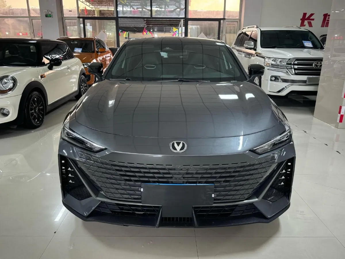 2023 ChangAn UNI-V 1.5T 188HP L4 7DCT,autocango,china used car exporter,china ev exporter,chinese used car exporter,chinese used ev exporter