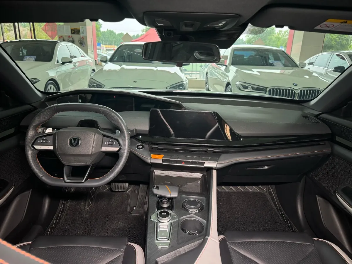 2023 ChangAn UNI-V 1.5T 188HP L4 7DCT,autocango,china used car exporter,china ev exporter,chinese used car exporter,chinese used ev exporter