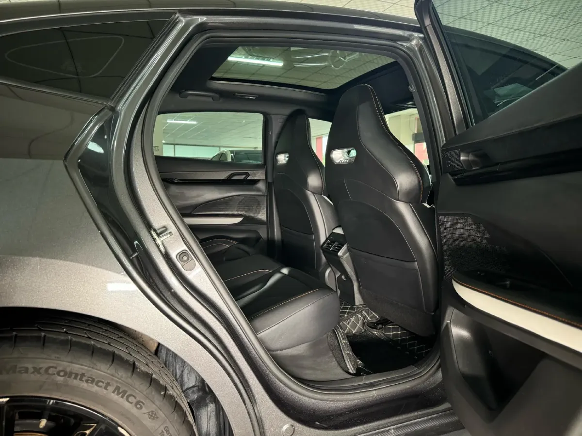 2023 ChangAn UNI-V 1.5T 188HP L4 7DCT,autocango,china used car exporter,china ev exporter,chinese used car exporter,chinese used ev exporter