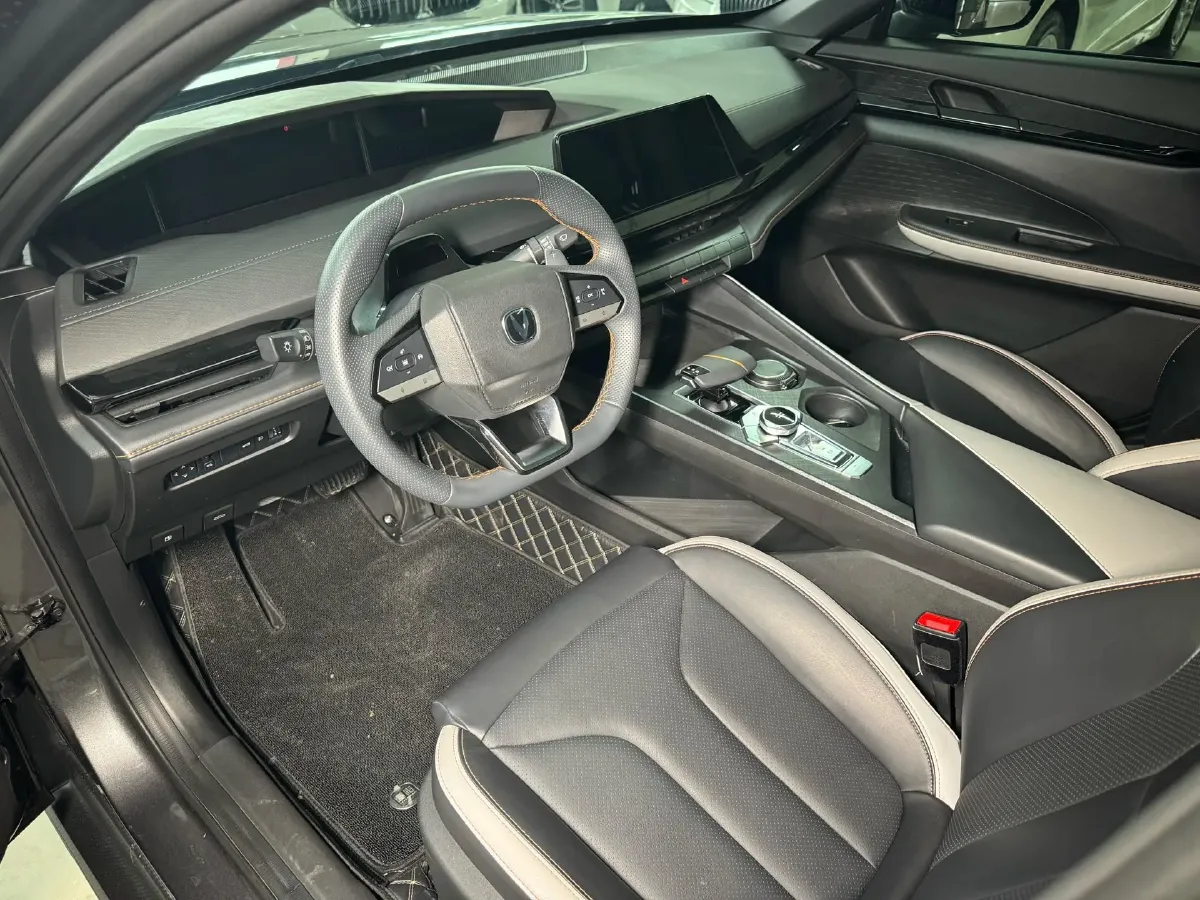 2023 ChangAn UNI-V 1.5T 188HP L4 7DCT,autocango,china used car exporter,china ev exporter,chinese used car exporter,chinese used ev exporter