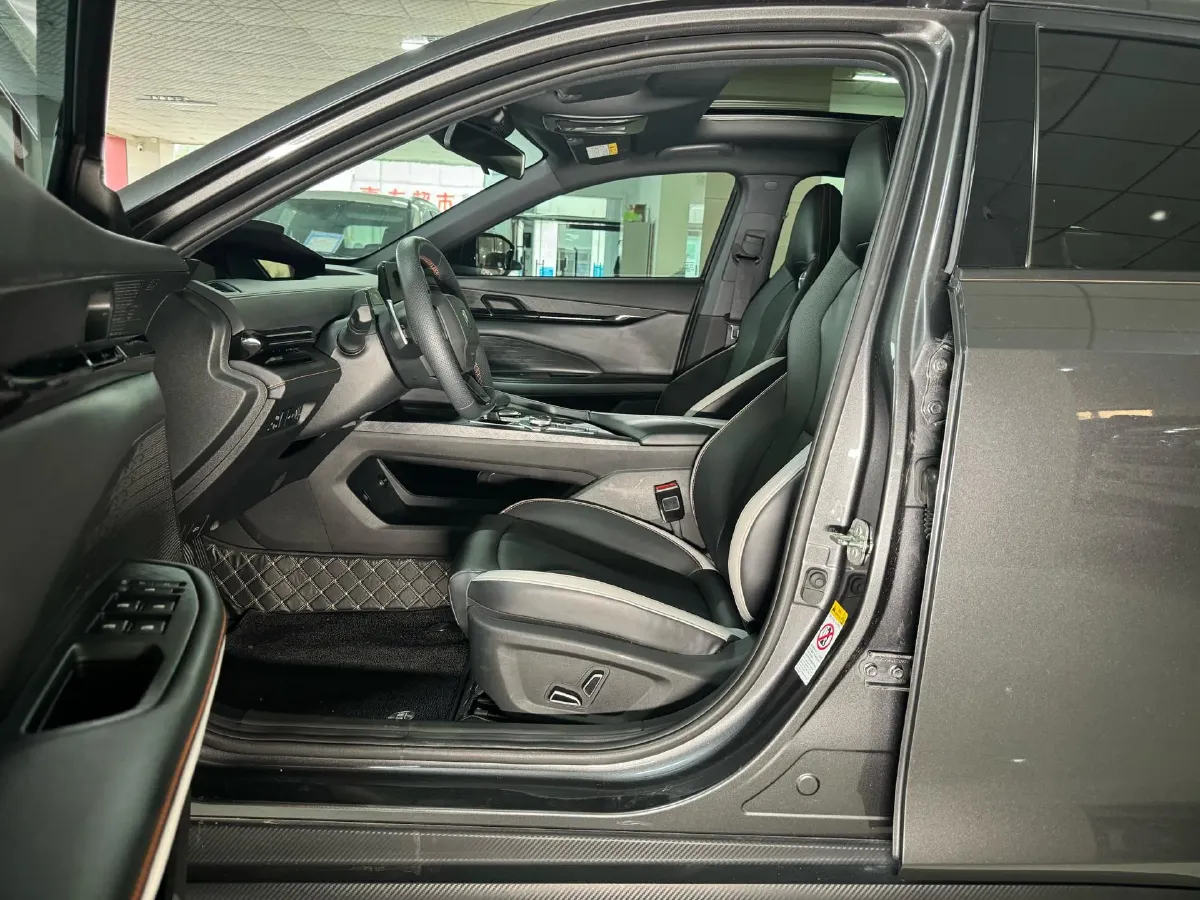2023 ChangAn UNI-V 1.5T 188HP L4 7DCT,autocango,china used car exporter,china ev exporter,chinese used car exporter,chinese used ev exporter