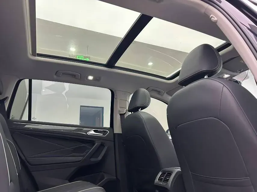 2024 Volkswagen Tiguan L 2.0T 186HP L4 7DCT,autocango,china used car exporter,china ev exporter,chinese used car exporter,chinese used ev exporter