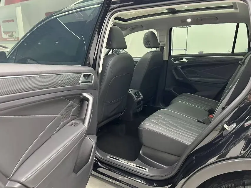 2024 Volkswagen Tiguan L 2.0T 186HP L4 7DCT,autocango,china used car exporter,china ev exporter,chinese used car exporter,chinese used ev exporter
