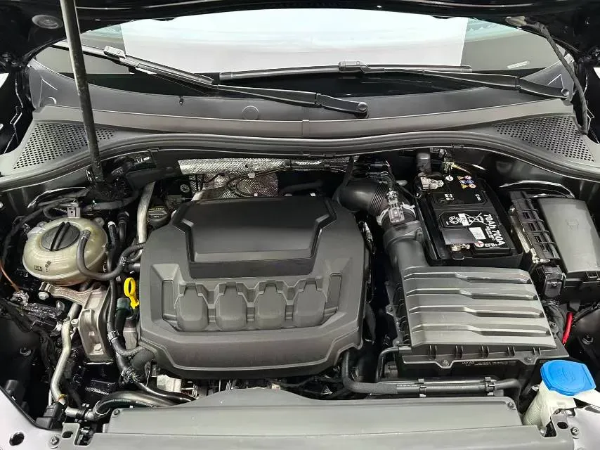 2024 Volkswagen Tiguan L 2.0T 186HP L4 7DCT,autocango,china used car exporter,china ev exporter,chinese used car exporter,chinese used ev exporter