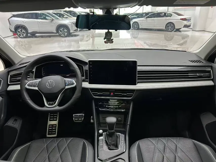 2024 Volkswagen Tiguan L 2.0T 186HP L4 7DCT,autocango,china used car exporter,china ev exporter,chinese used car exporter,chinese used ev exporter