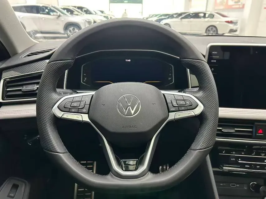 2024 Volkswagen Tiguan L 2.0T 186HP L4 7DCT,autocango,china used car exporter,china ev exporter,chinese used car exporter,chinese used ev exporter