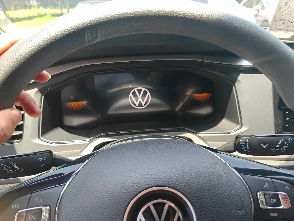 2023 Volkswagen Polo 1.5L 110HP L4 6AT,autocango,china used car exporter,china ev exporter,chinese used car exporter,chinese used ev exporter