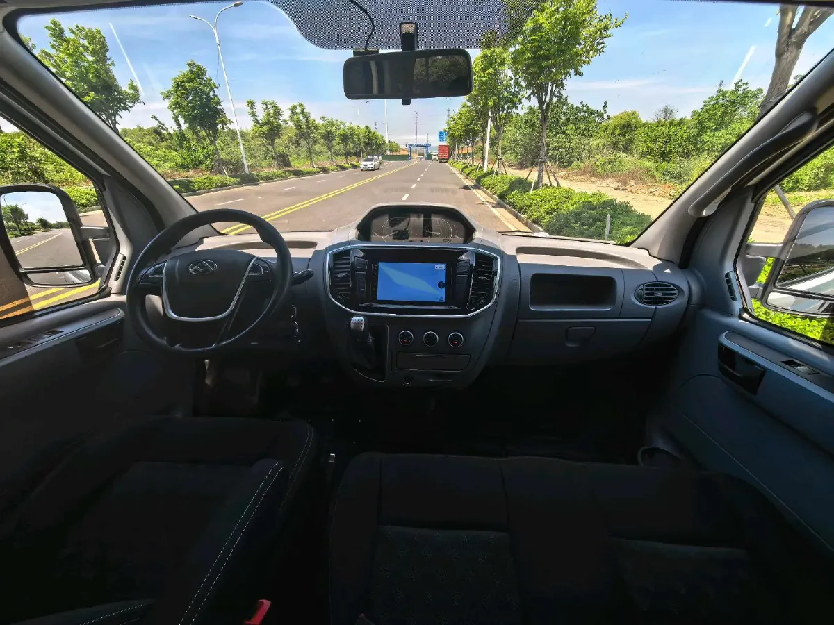 2021 MAXUS XinTu V80 2.0T 127HP L4 6MT,autocango,china used car exporter,china ev exporter,chinese used car exporter,chinese used ev exporter