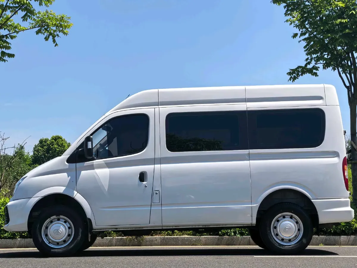2021 MAXUS XinTu V80 2.0T 127HP L4 6MT,autocango,china used car exporter,china ev exporter,chinese used car exporter,chinese used ev exporter