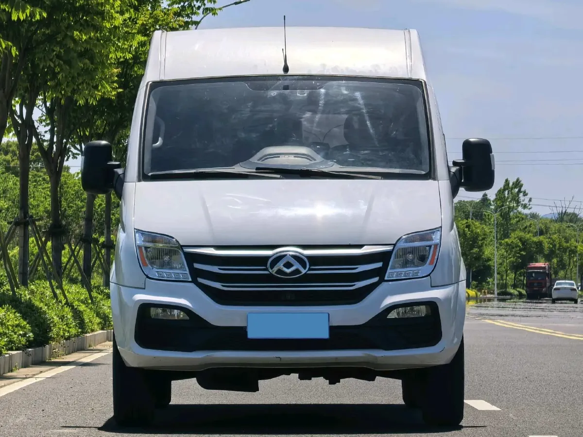 2021 MAXUS XinTu V80 2.0T 127HP L4 6MT,autocango,china used car exporter,china ev exporter,chinese used car exporter,chinese used ev exporter