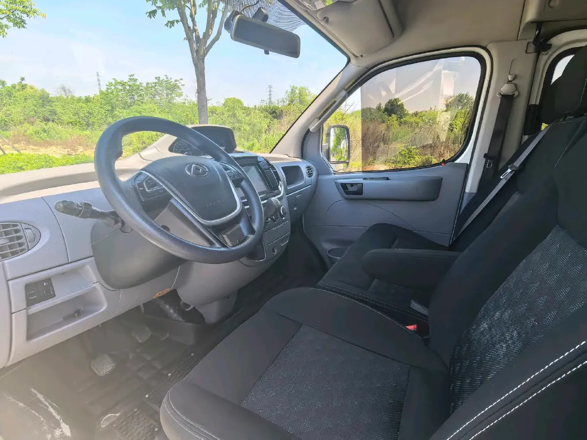 2021 MAXUS XinTu V80 2.0T 127HP L4 6MT,autocango,china used car exporter,china ev exporter,chinese used car exporter,chinese used ev exporter