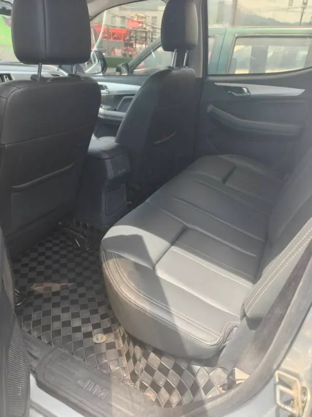 2022 Isuzu RE-MAX Jim 2.8T 120HP L4 5MT,autocango,china used car exporter,china ev exporter,chinese used car exporter,chinese used ev exporter