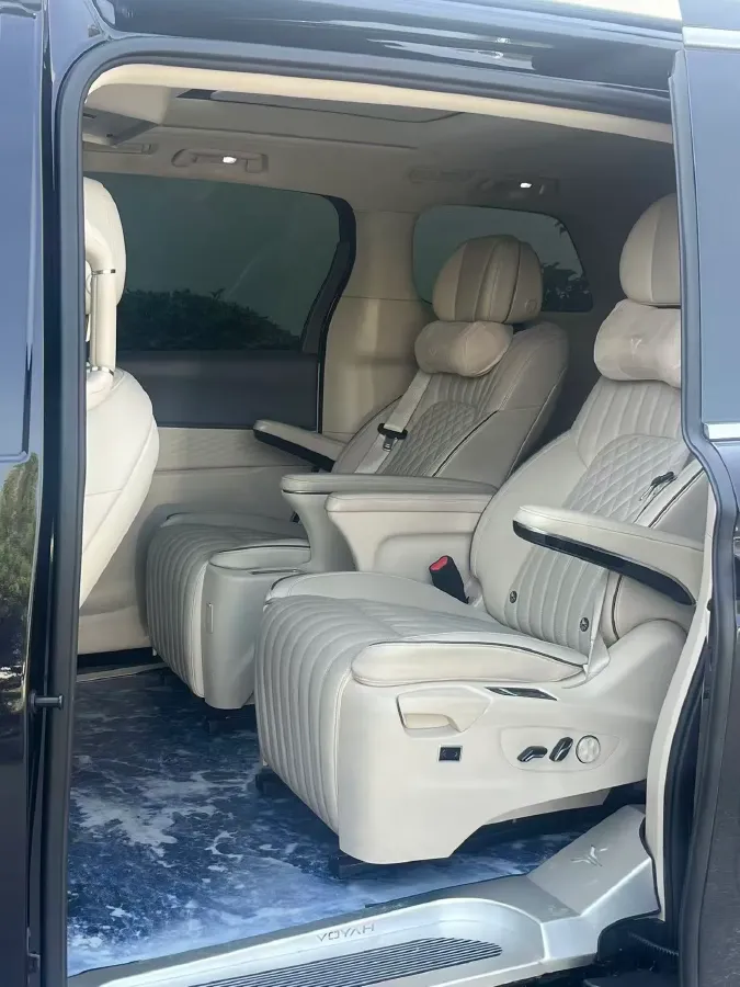 2022 Voyah Dream 1.5T 136HP L4 PHEV 25.57KWH,autocango,china used car exporter,china ev exporter,chinese used car exporter,chinese used ev exporter