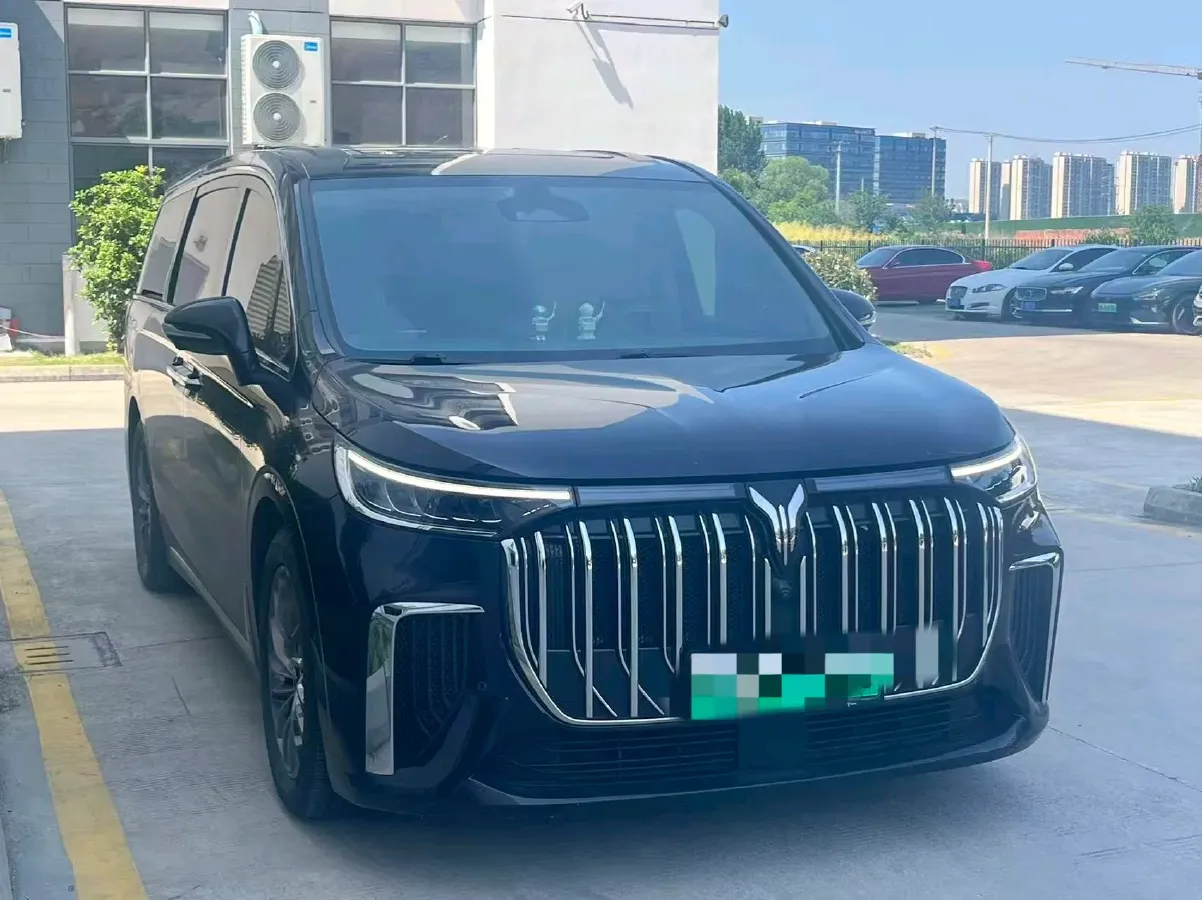 2022 Voyah Dream 1.5T 136HP L4 PHEV 25.57KWH,autocango,china used car exporter,china ev exporter,chinese used car exporter,chinese used ev exporter