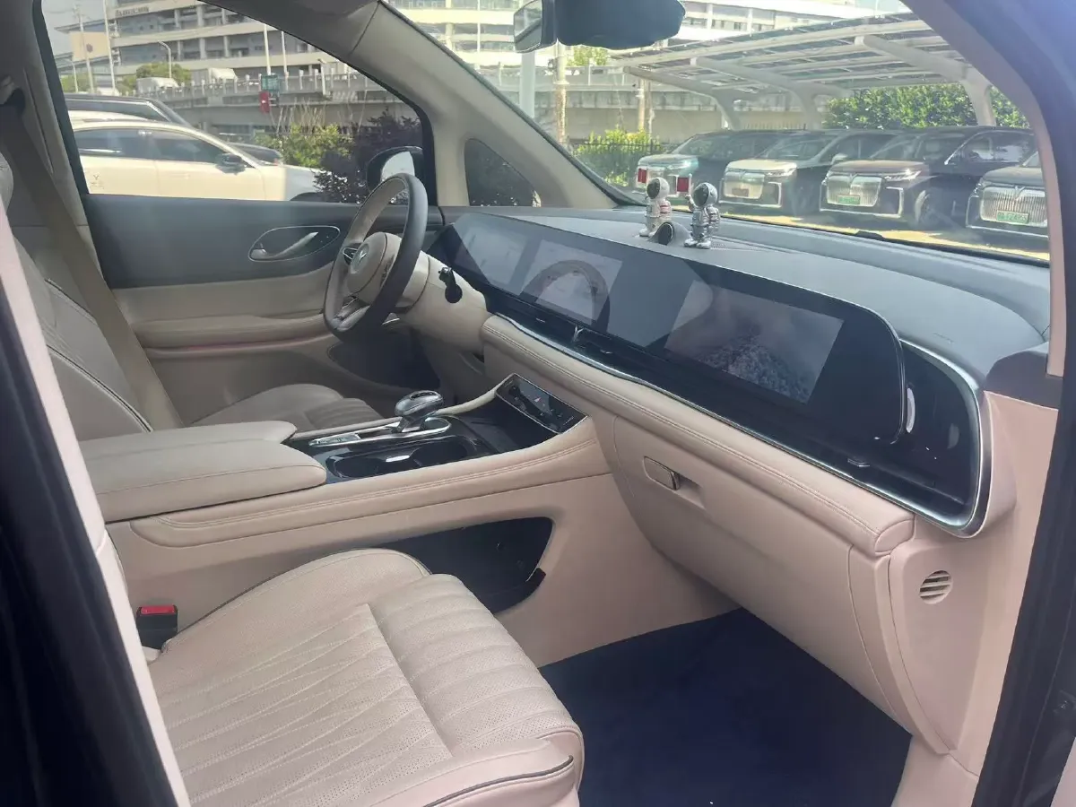 2022 Voyah Dream 1.5T 136HP L4 PHEV 25.57KWH,autocango,china used car exporter,china ev exporter,chinese used car exporter,chinese used ev exporter