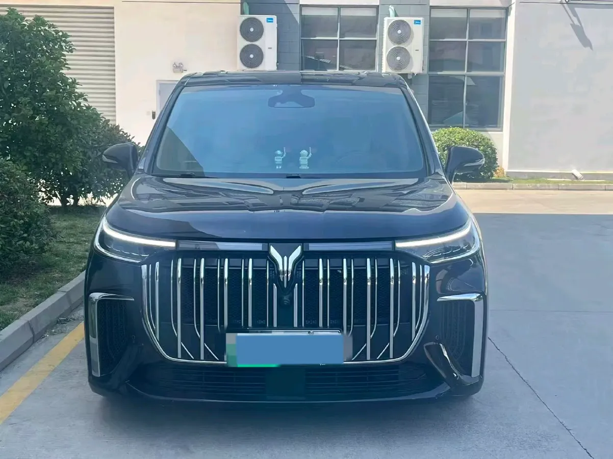 2022 Voyah Dream 1.5T 136HP L4 PHEV 25.57KWH,autocango,china used car exporter,china ev exporter,chinese used car exporter,chinese used ev exporter