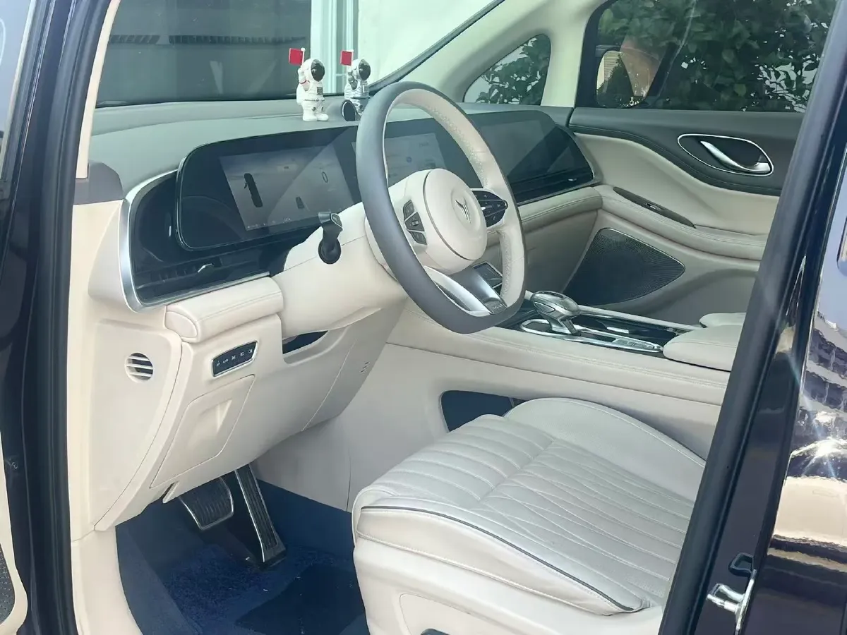 2022 Voyah Dream 1.5T 136HP L4 PHEV 25.57KWH,autocango,china used car exporter,china ev exporter,chinese used car exporter,chinese used ev exporter