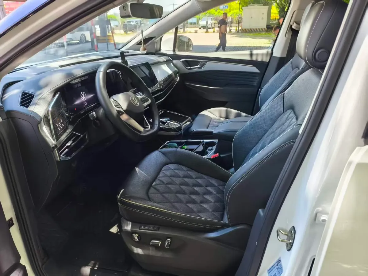 2021 Volkswagen Talagon 2.0T 220HP L4 7DCT,autocango,china used car exporter,china ev exporter,chinese used car exporter,chinese used ev exporter