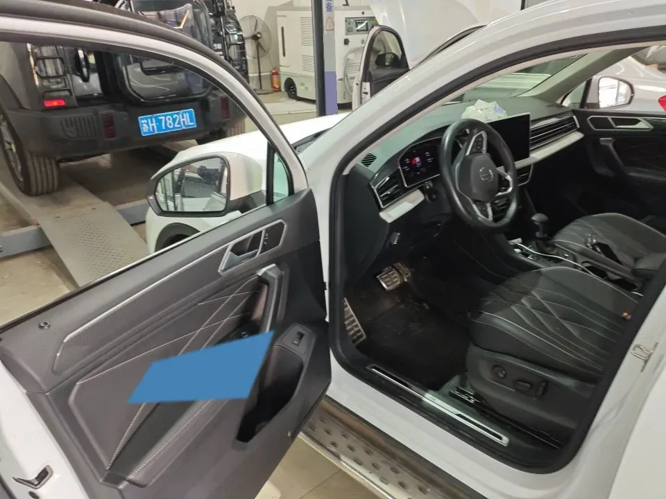 2024 Volkswagen Tiguan L 2.0T 186HP L4 7DCT,autocango,china used car exporter,china ev exporter,chinese used car exporter,chinese used ev exporter