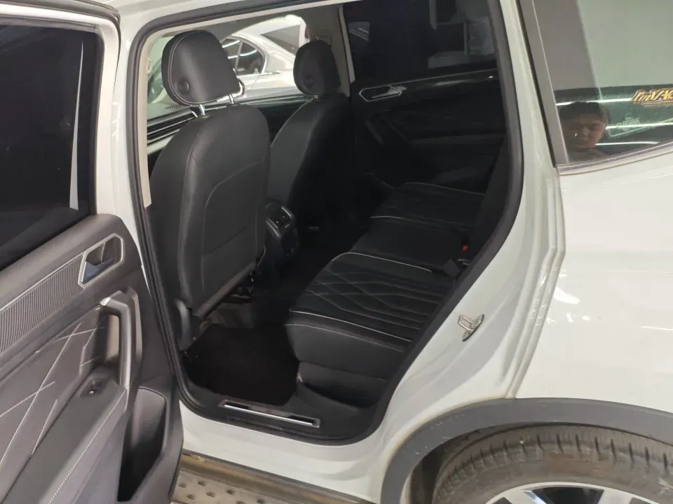 2024 Volkswagen Tiguan L 2.0T 186HP L4 7DCT,autocango,china used car exporter,china ev exporter,chinese used car exporter,chinese used ev exporter