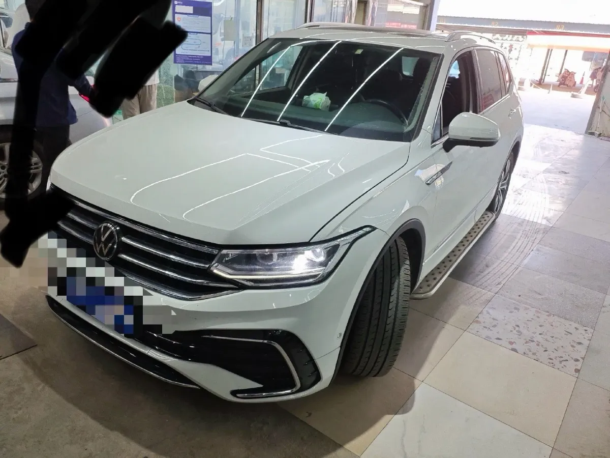 2024 Volkswagen Tiguan L 2.0T 186HP L4 7DCT,autocango,china used car exporter,china ev exporter,chinese used car exporter,chinese used ev exporter