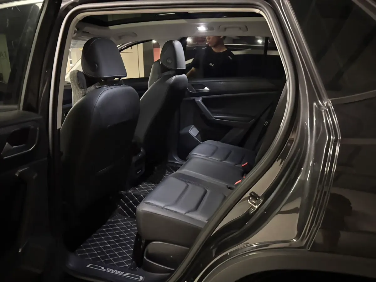 2019 Jeep Cherokee 2.0T 234HP L4 9AT,autocango,china used car exporter,china ev exporter,chinese used car exporter,chinese used ev exporter