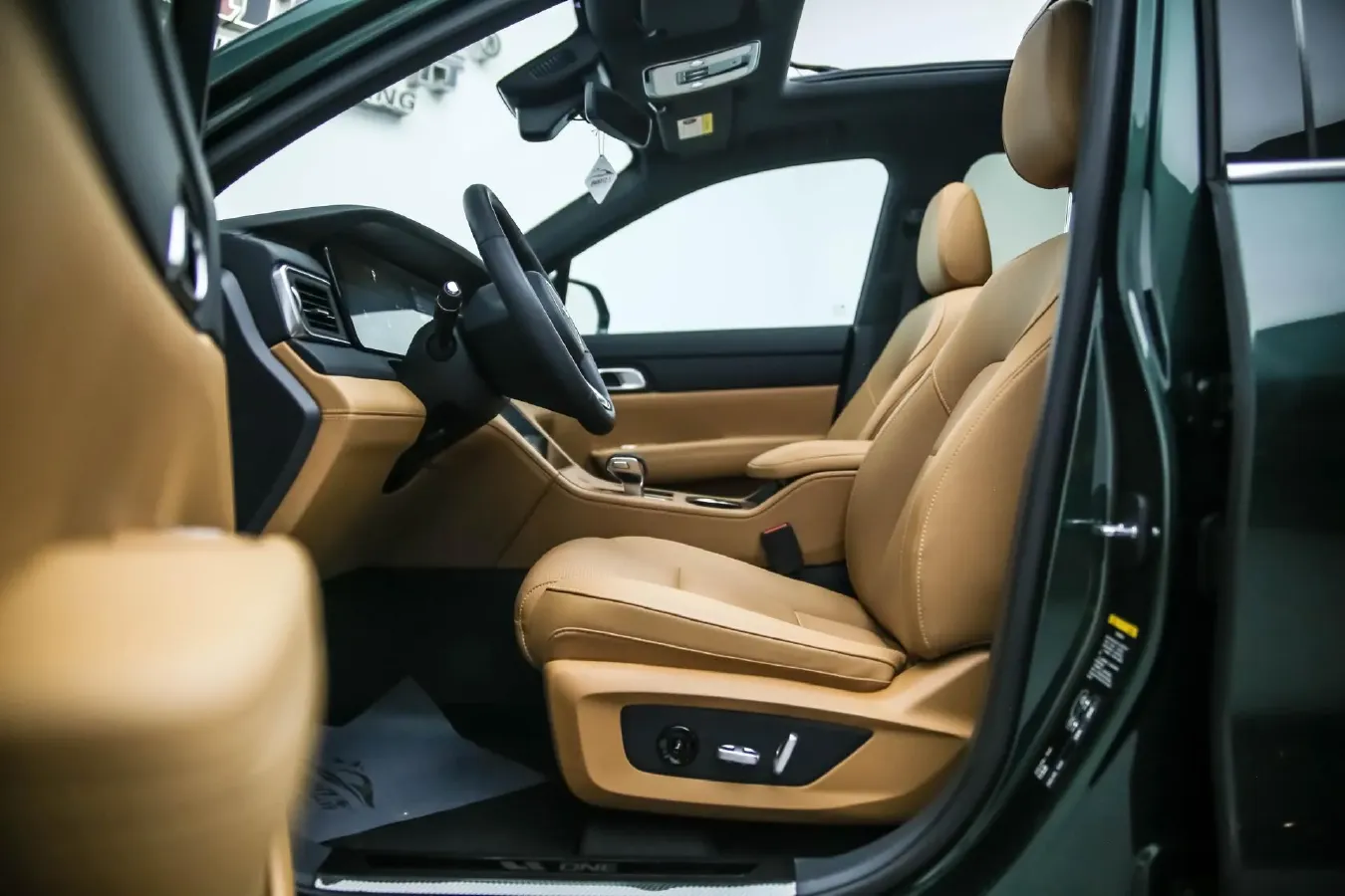 2021 Li ONE Range Extended 131HP REEV 40.5KWH,autocango,china used car exporter,china ev exporter,chinese used car exporter,chinese used ev exporter