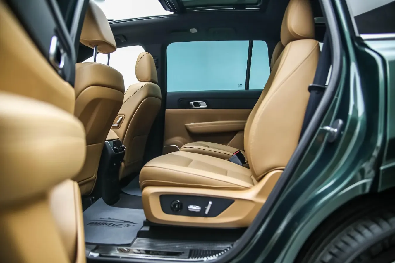 2021 Li ONE Range Extended 131HP REEV 40.5KWH,autocango,china used car exporter,china ev exporter,chinese used car exporter,chinese used ev exporter