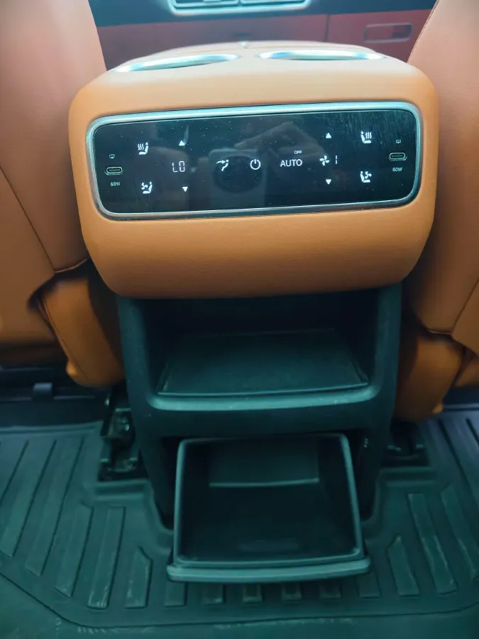 2024 Volvo S60 2.0T 197HP L4 7DCT,autocango,china used car exporter,china ev exporter,chinese used car exporter,chinese used ev exporter