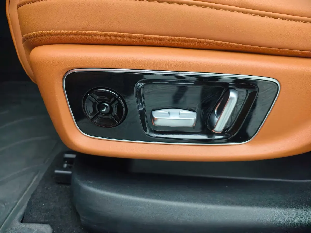 2024 Volvo S60 2.0T 197HP L4 7DCT,autocango,china used car exporter,china ev exporter,chinese used car exporter,chinese used ev exporter