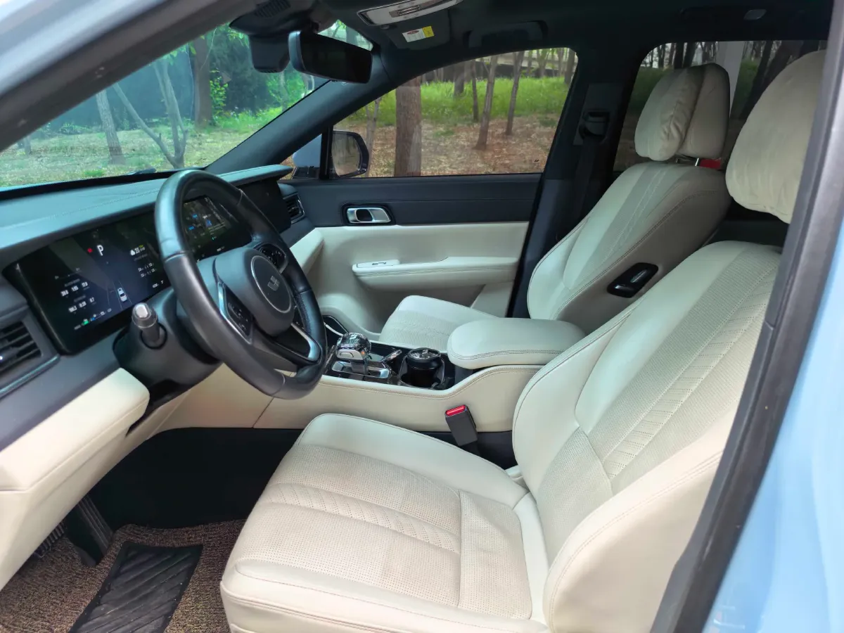 2020 Li ONE Range Extended 131HP REEV 40.5KWH,autocango,china used car exporter,china ev exporter,chinese used car exporter,chinese used ev exporter