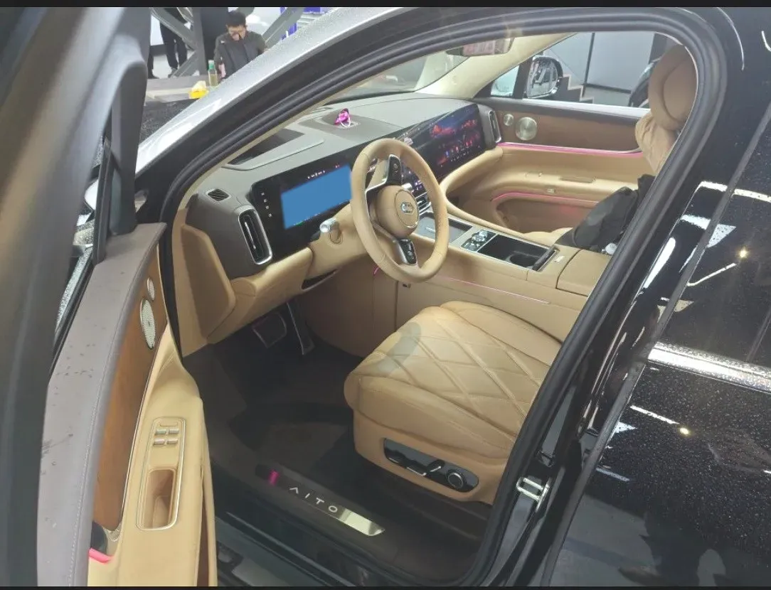 2025 AITO AITO M9 REEV 160HP REEV 52KWH,autocango,china used car exporter,china ev exporter,chinese used car exporter,chinese used ev exporter