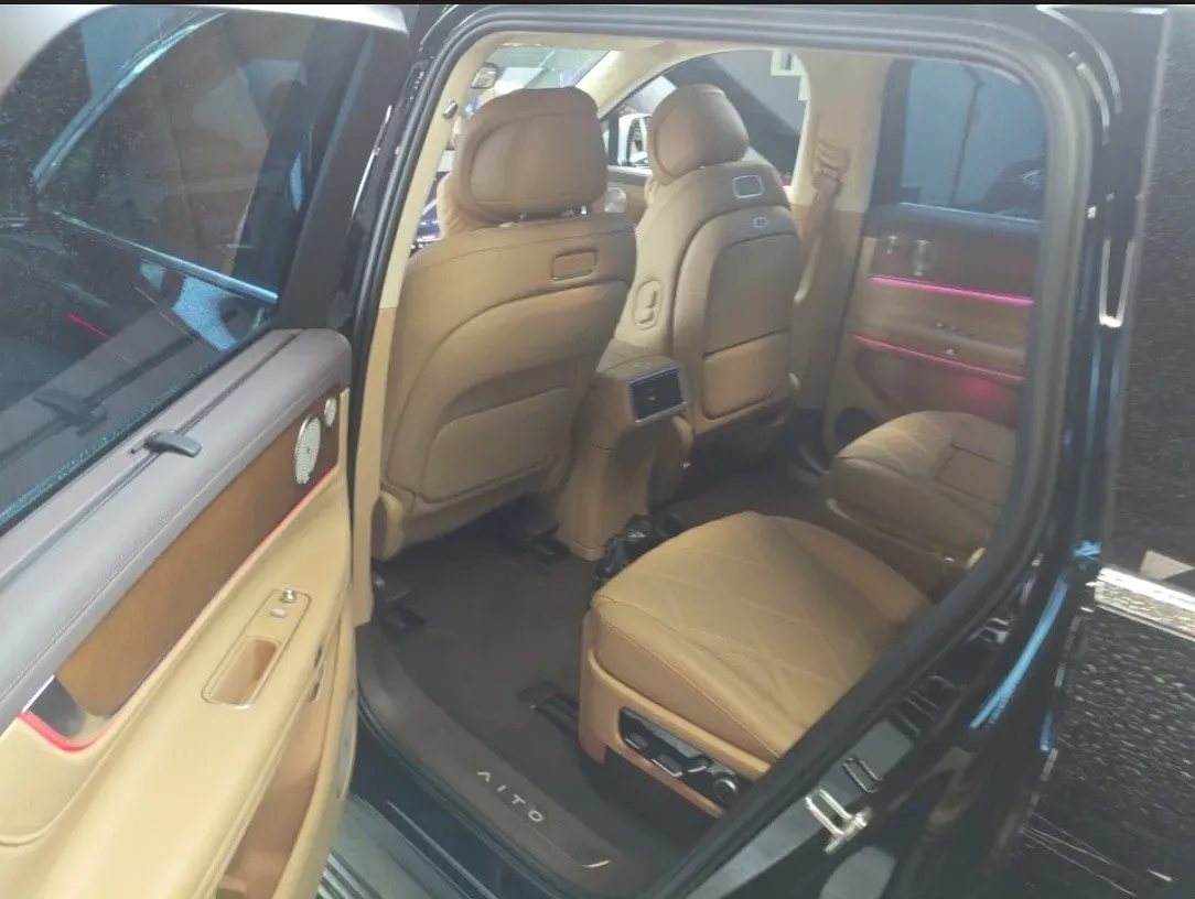 2025 AITO AITO M9 REEV 160HP REEV 52KWH,autocango,china used car exporter,china ev exporter,chinese used car exporter,chinese used ev exporter
