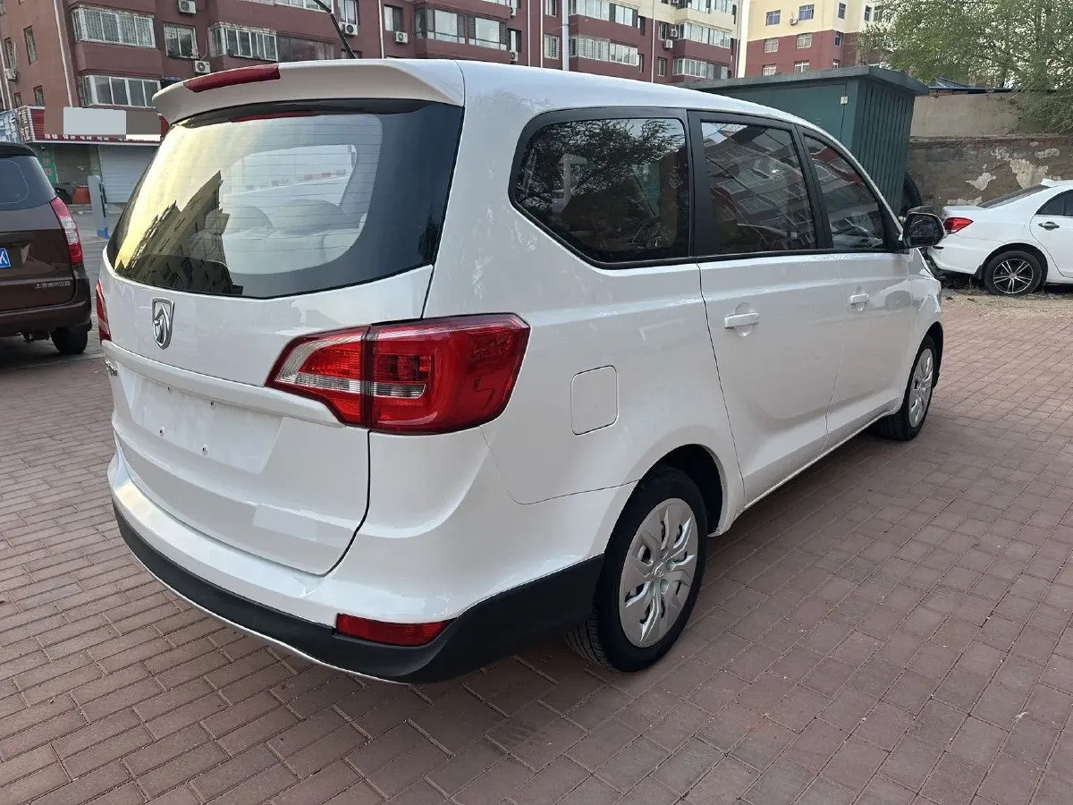 2019 BaoJun 730 1.5L 105HP L4 6MT,autocango,china used car exporter,china ev exporter,chinese used car exporter,chinese used ev exporter