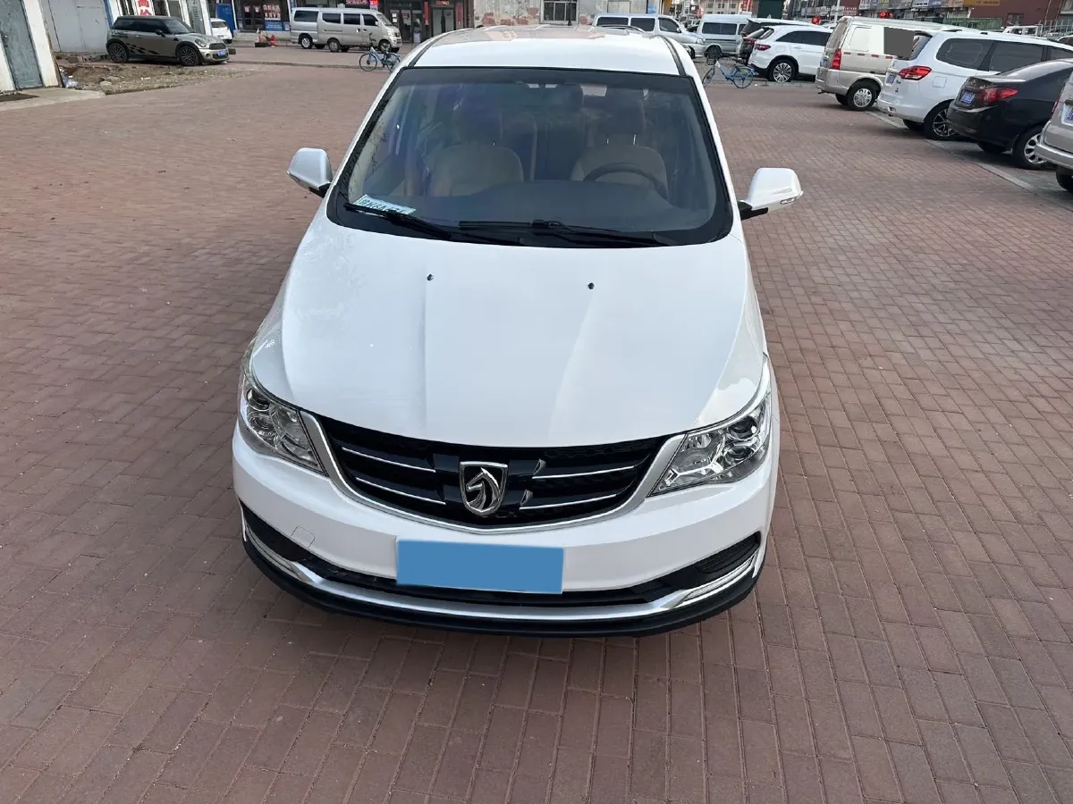 2019 BaoJun 730 1.5L 105HP L4 6MT,autocango,china used car exporter,china ev exporter,chinese used car exporter,chinese used ev exporter