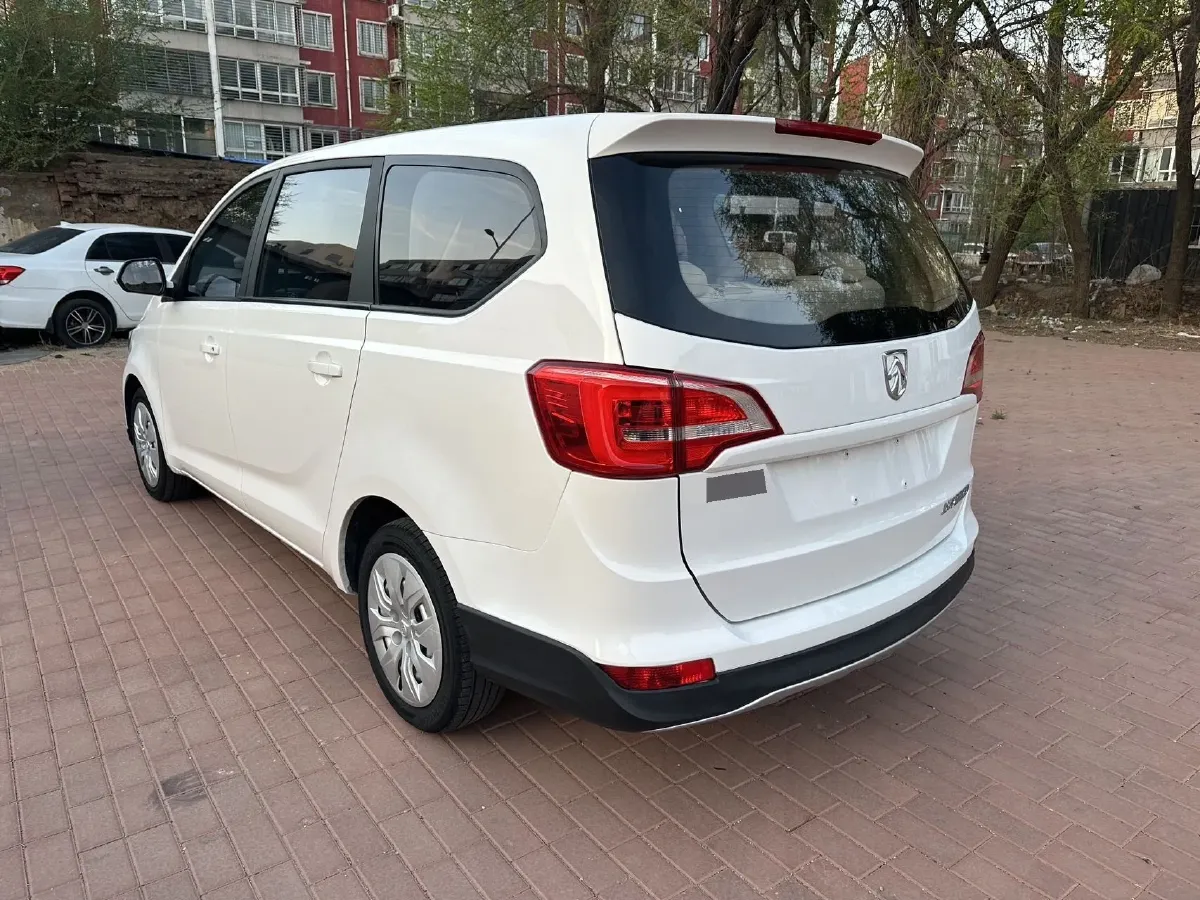 2019 BaoJun 730 1.5L 105HP L4 6MT,autocango,china used car exporter,china ev exporter,chinese used car exporter,chinese used ev exporter