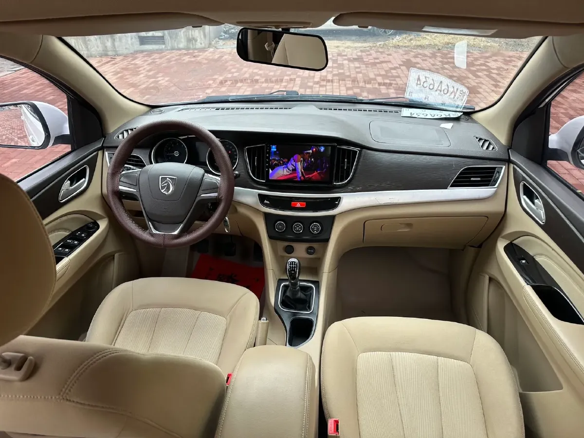2019 BaoJun 730 1.5L 105HP L4 6MT,autocango,china used car exporter,china ev exporter,chinese used car exporter,chinese used ev exporter