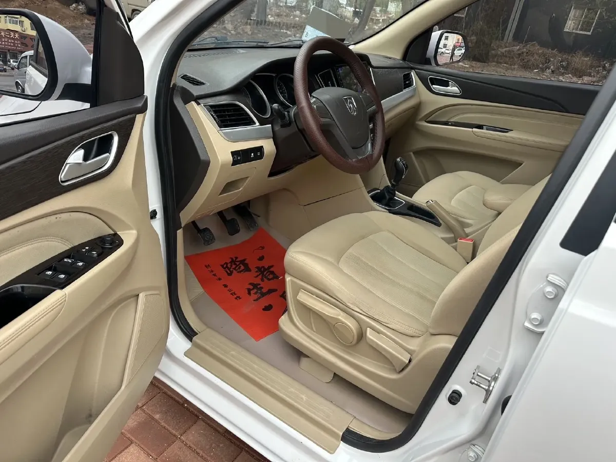 2019 BaoJun 730 1.5L 105HP L4 6MT,autocango,china used car exporter,china ev exporter,chinese used car exporter,chinese used ev exporter