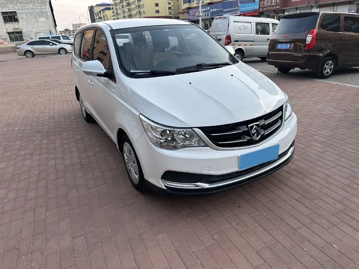 2019 BaoJun 730 1.5L 105HP L4 6MT,autocango,china used car exporter,china ev exporter,chinese used car exporter,chinese used ev exporter