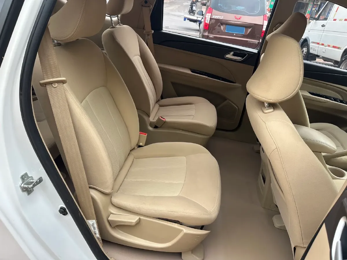 2019 BaoJun 730 1.5L 105HP L4 6MT,autocango,china used car exporter,china ev exporter,chinese used car exporter,chinese used ev exporter