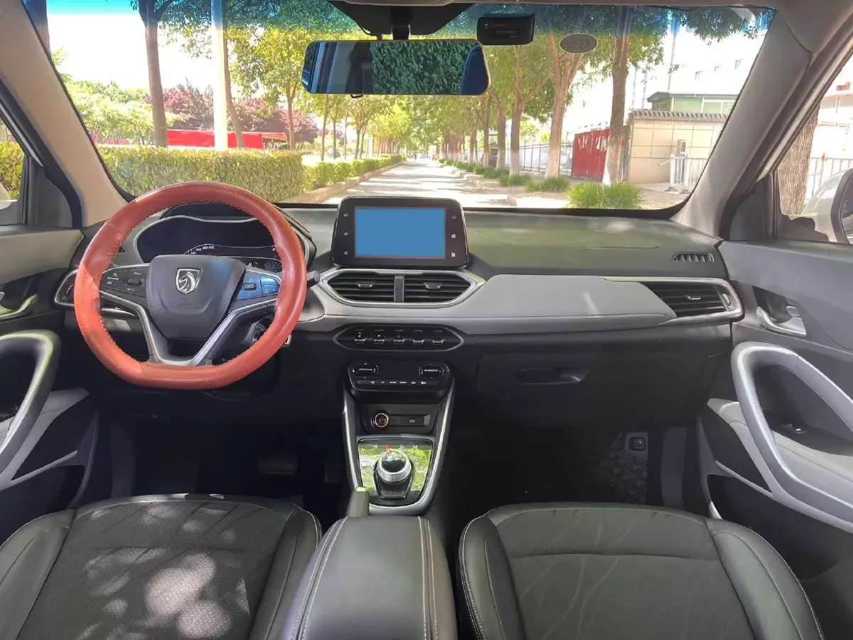 2017 BaoJun 310W 1.5L 105HP L4 6MT,autocango,china used car exporter,china ev exporter,chinese used car exporter,chinese used ev exporter