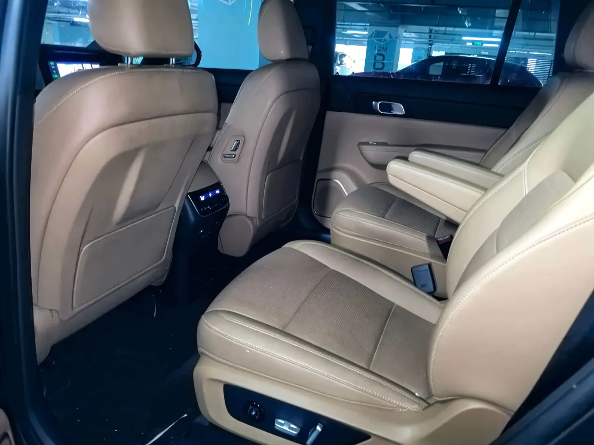 2021 Li ONE Range Extended 131HP REEV 40.5KWH,autocango,china used car exporter,china ev exporter,chinese used car exporter,chinese used ev exporter