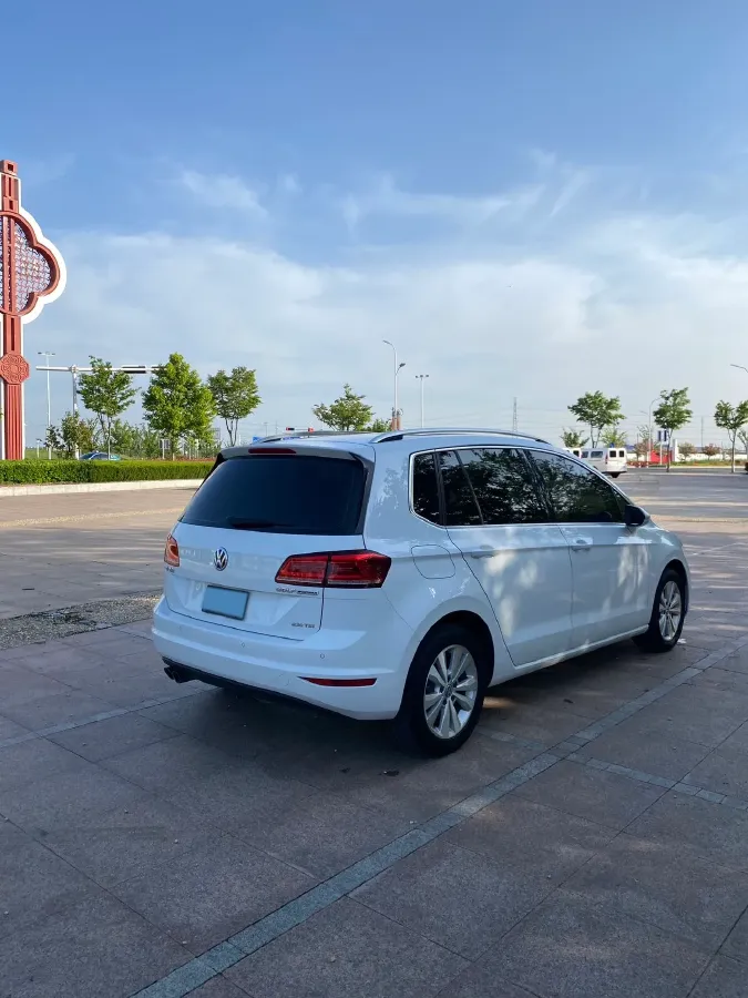 2018 Volkswagen Golf Sportsvan 1.4T 131HP L4 5MT,autocango,china used car exporter,china ev exporter,chinese used car exporter,chinese used ev exporter
