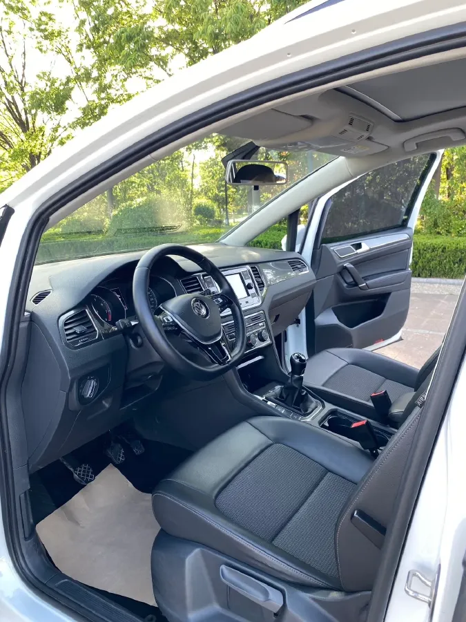 2018 Volkswagen Golf Sportsvan 1.4T 131HP L4 5MT,autocango,china used car exporter,china ev exporter,chinese used car exporter,chinese used ev exporter