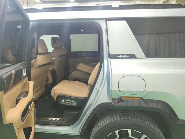 2025 FangChengBao Bao 8 2.0T 245HP L4 E-CVT PHEV 36.8KWH,autocango,china used car exporter,china ev exporter,chinese used car exporter,chinese used ev exporter