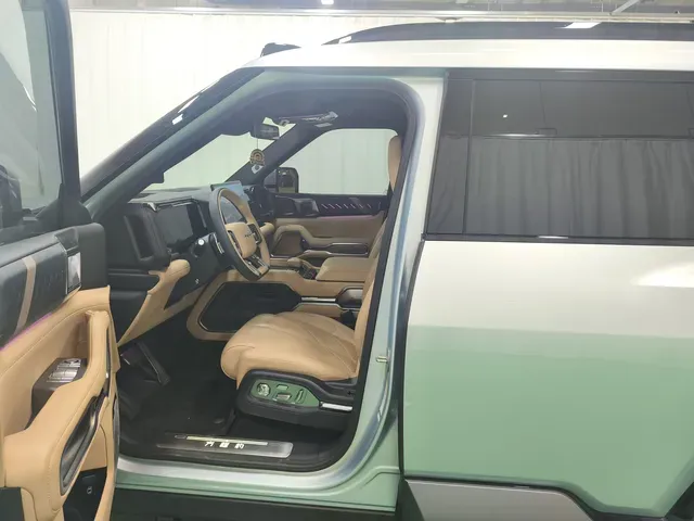 2025 FangChengBao Bao 8 2.0T 245HP L4 E-CVT PHEV 36.8KWH,autocango,china used car exporter,china ev exporter,chinese used car exporter,chinese used ev exporter