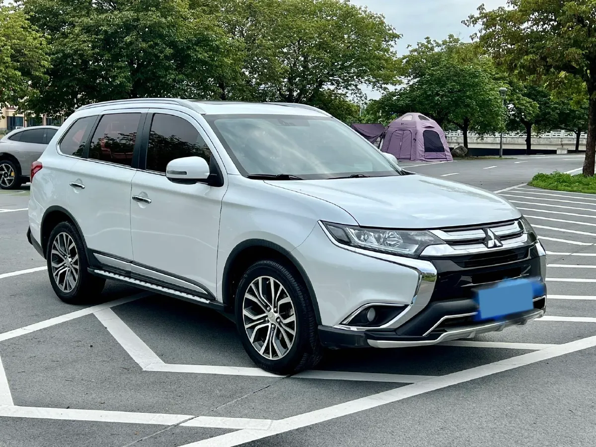 2019 Mitsubishi Outlander 2.4L 192HP L4 CVT,autocango,china used car exporter,china ev exporter,chinese used car exporter,chinese used ev exporter