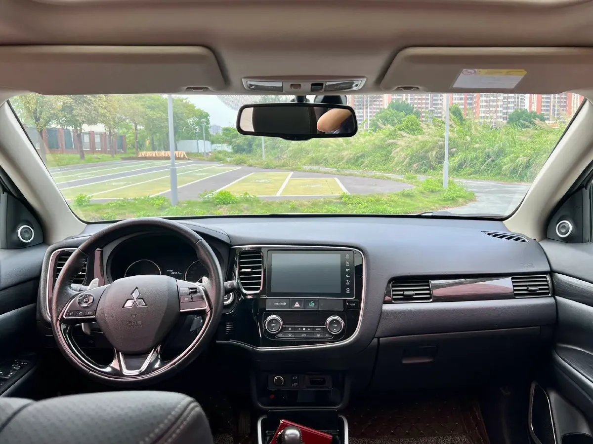 2019 Mitsubishi Outlander 2.4L 192HP L4 CVT,autocango,china used car exporter,china ev exporter,chinese used car exporter,chinese used ev exporter